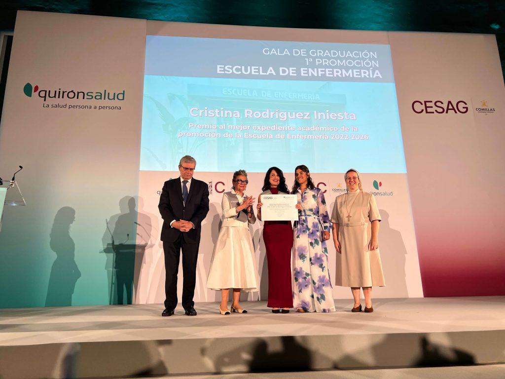 Entrega del premio al mejor expediente de la primera promoción, Cristina Rodríguez Iniesta